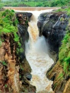 सात जलाशय तुडुंब ,येसर ठाव जलाशय भरला * 8 akl21p4