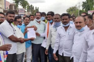 national highway : आष्टी-साबलखेड दुरुस्तीसाठी नागरिकांचे कड्यात रस्ता रोको आंदोलन 3 national highway