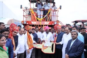 गोदावरी खोऱ्याला दुष्काळमुक्त करण्यासाठी पश्चिम वाहिनी नद्यांचे पाणी वळविणार - मुख्यमंत्री एकनाथ शिंदे 3 shirdi shasanaplyadari gift