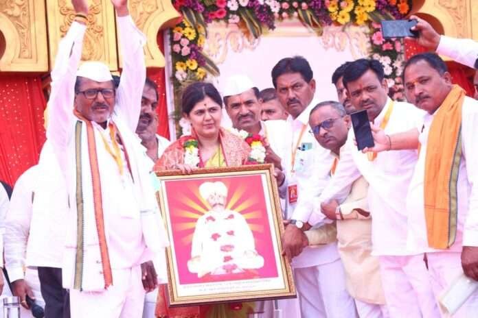 cm devendra fadanvis attends sant wamanbhau maharaj narali saptah