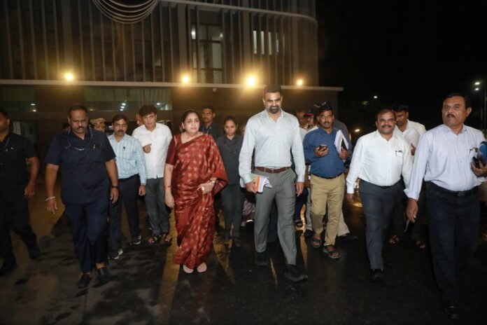 pune dycm sunetra pawar visits heavy rainfall area